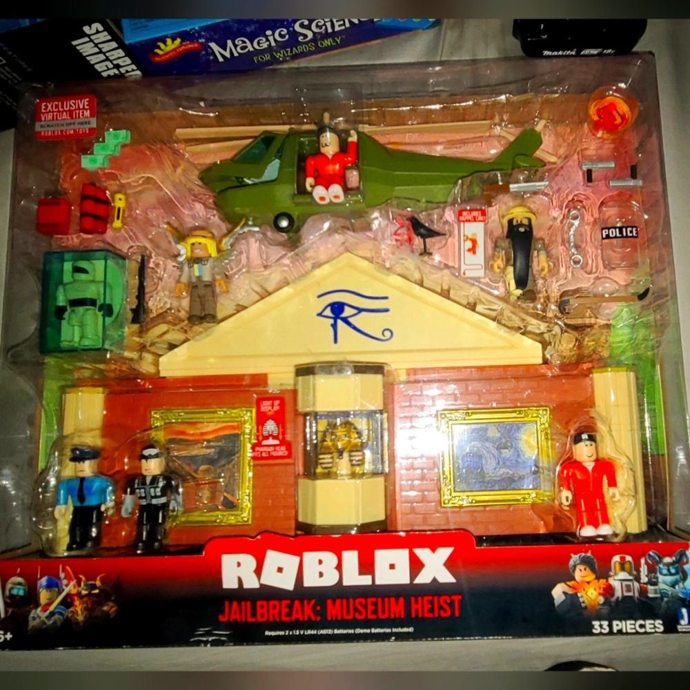 NIB Roblox Museum Heist and Book